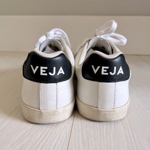 Veja size 38 leather sneakers. Worn one week in Paris and that’s it!